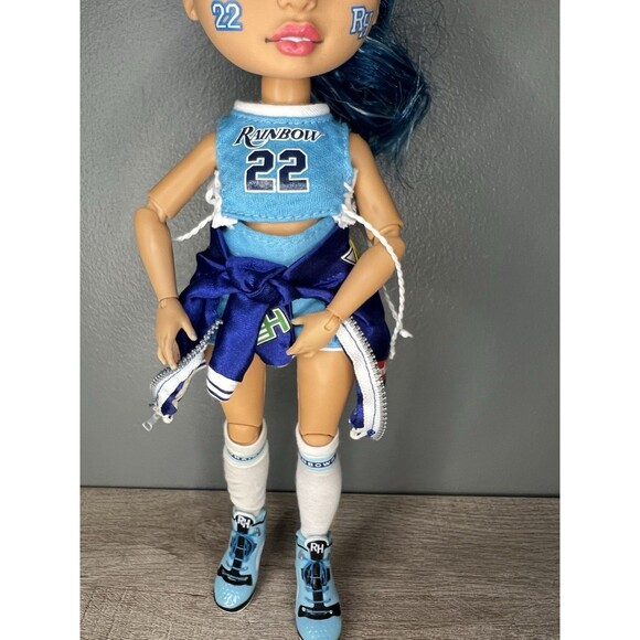 RAINBOW HIGH Fashion Doll Cheerleader Skylar Bradshaw #22 w/Outfit,Jacket,Shoes - Picture 3 of 6